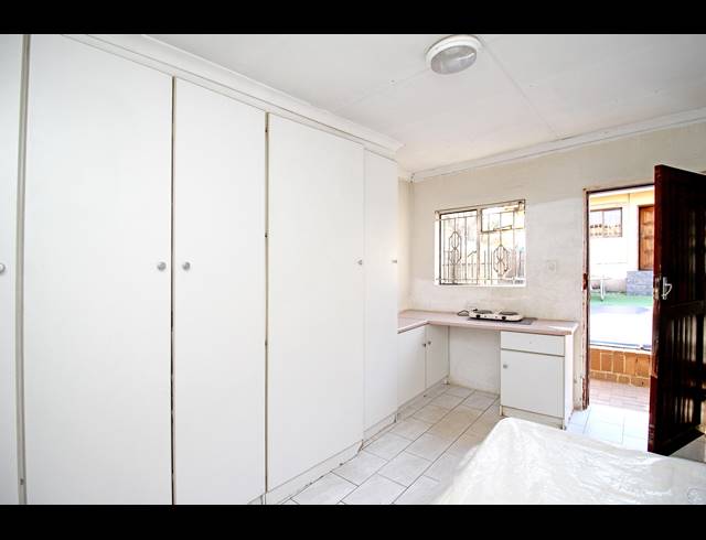 3 BEDROOM HOUSE FOR SALE IN CROSBY